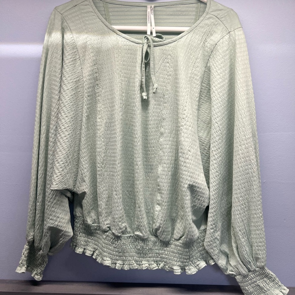 Blouse anthropology brand very beautiful, brand new but have no tag.
